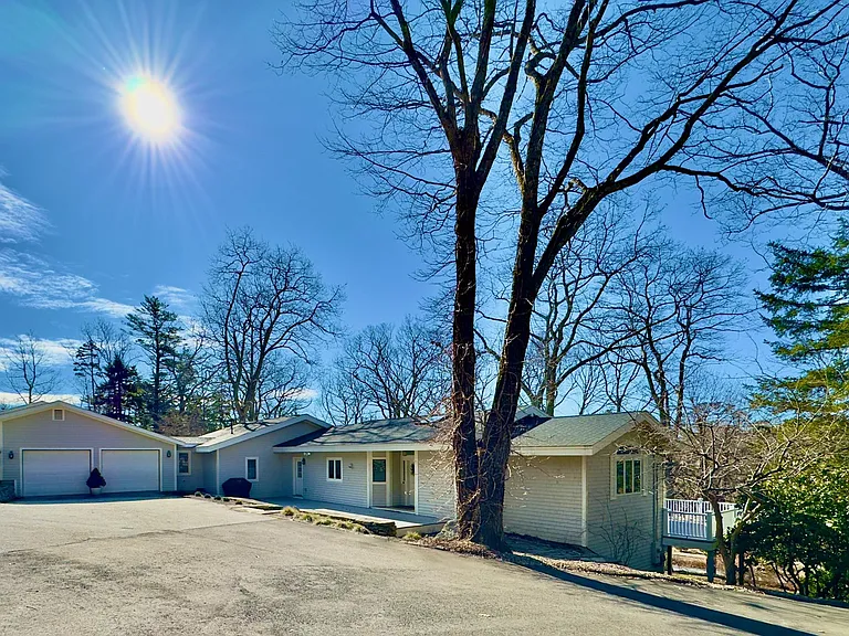 315 Bayview St — Photo 4