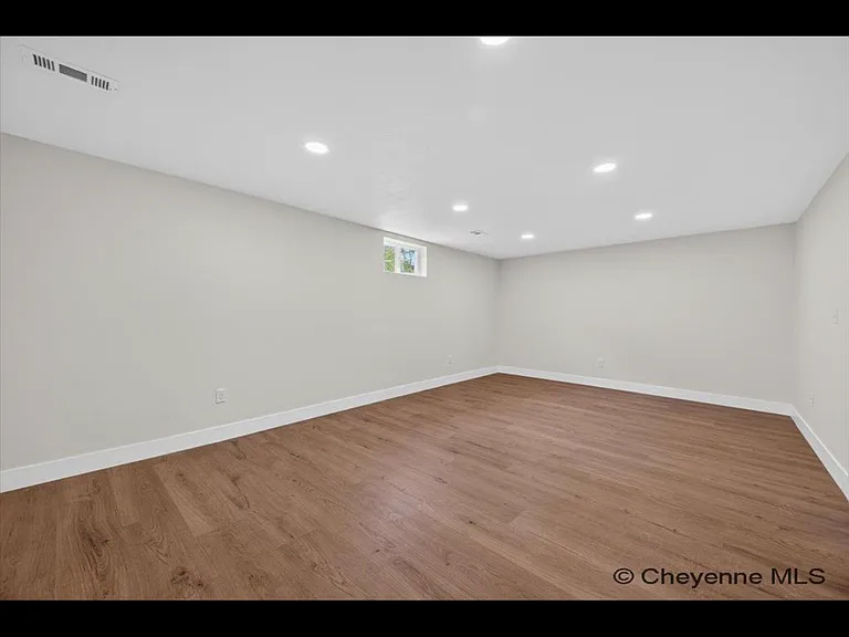 117 E 3rd Ave — Photo 4
