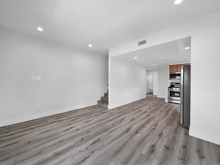 11522 Emelita Property LLC — Photo 2