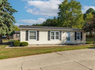 317 Cadgewith E, Lansing, MI 48906