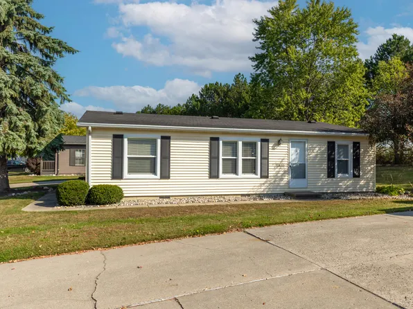 317 Cadgewith E, Lansing, MI 48906