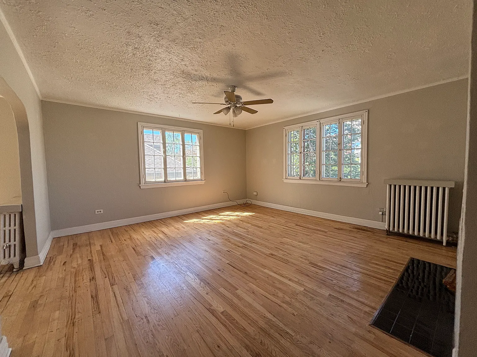 Spacious 3-Bedroom Apartment Near the Denver Botanic Gardens — Photo 3