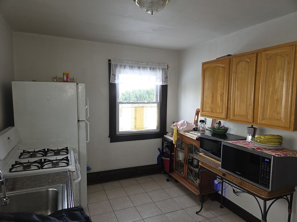 2nd image of 750 Cedar Ln #1