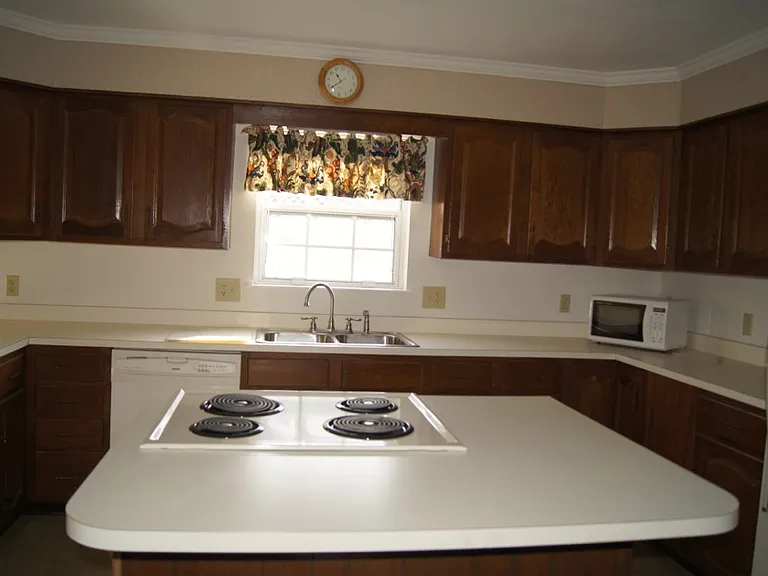 Lots of storage in Kitchen