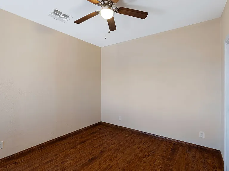 Desert View Apartments — Photo 37