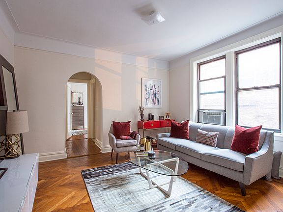 4th image of 225 W 12th St APT 2G