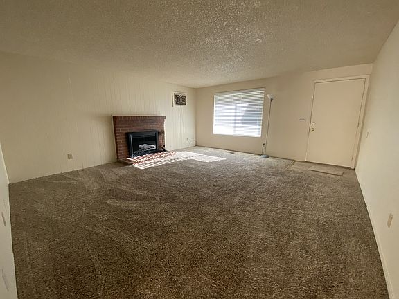 3rd image of 2461 Woodcrest Ln