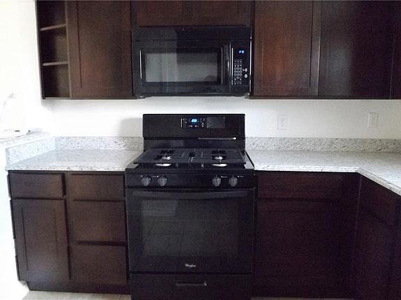 4th image of 2830 NE Mountain Ave