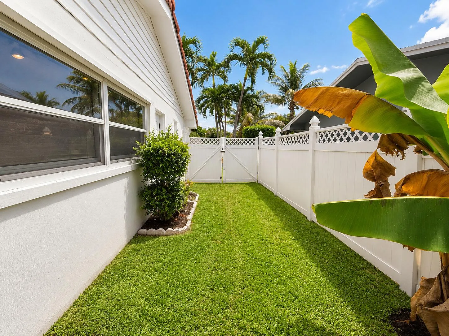 4 bed, 2.0 bath, 1598 sqft, $4,995 — Photo 4