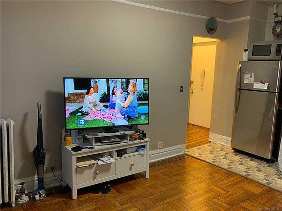3rd image of 755 Oakland Pl #4-C-4