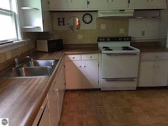 5th image of 7297 Prospect Ave