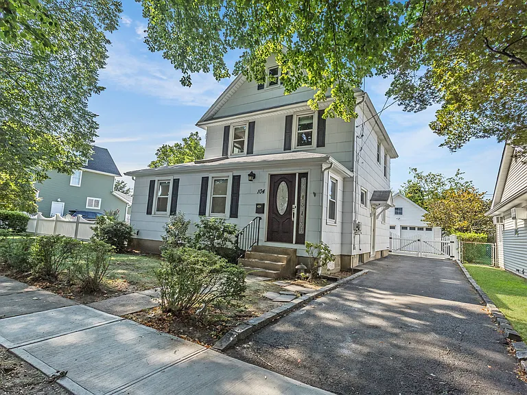 104 Sheridan Ave — Photo 32