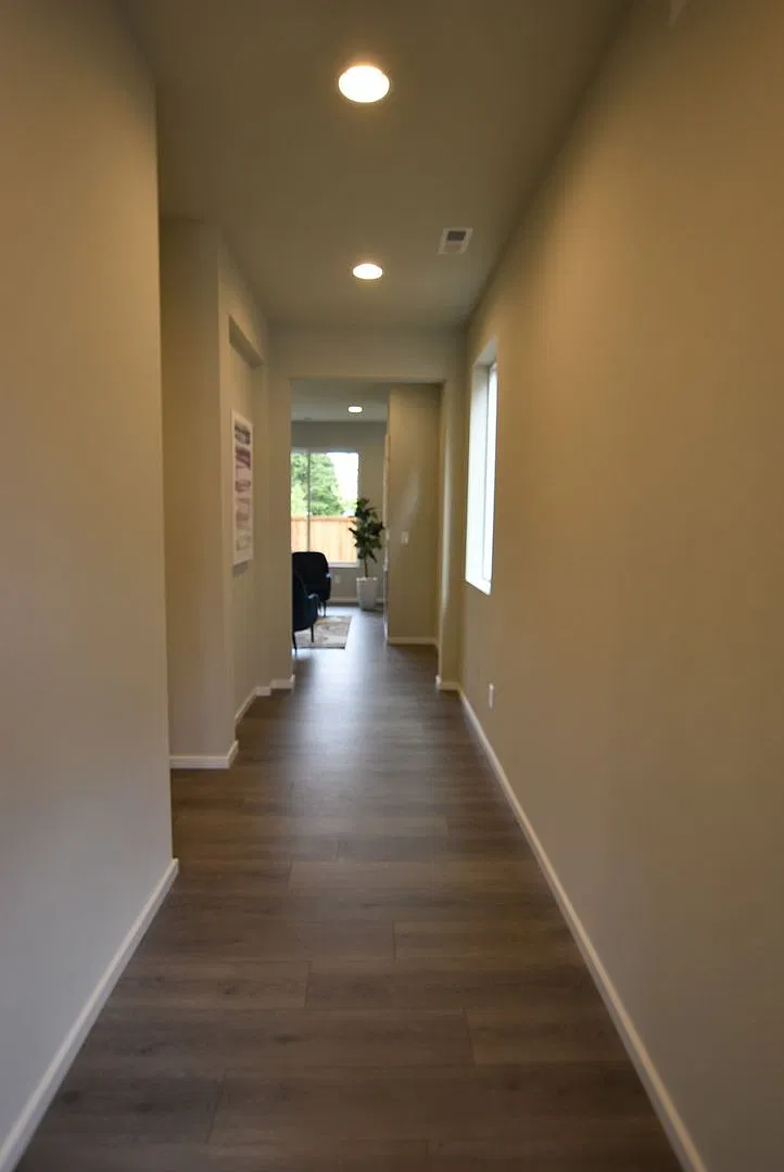 High End Townhouse next to Sports Complex and other Amenities! — Photo 4