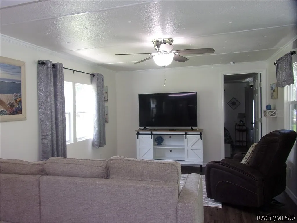 2 bed, 1.5 bath, 672 sqft, $1,600 — Photo 2