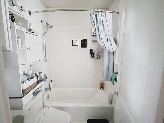 3rd image of 641 Whitney Ave APT 2A