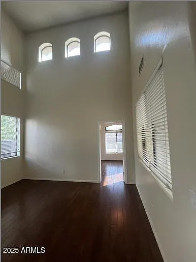 576 E Julian Dr — Photo 3