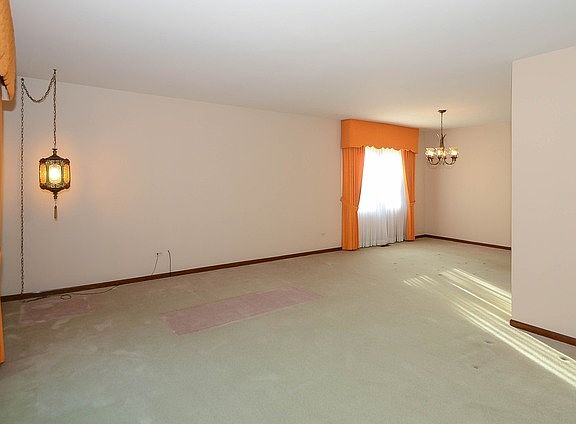 2nd image of 575 Mistic Harbour Ln
