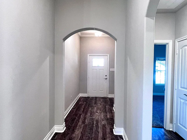 802 Tippit Ln — Photo 8