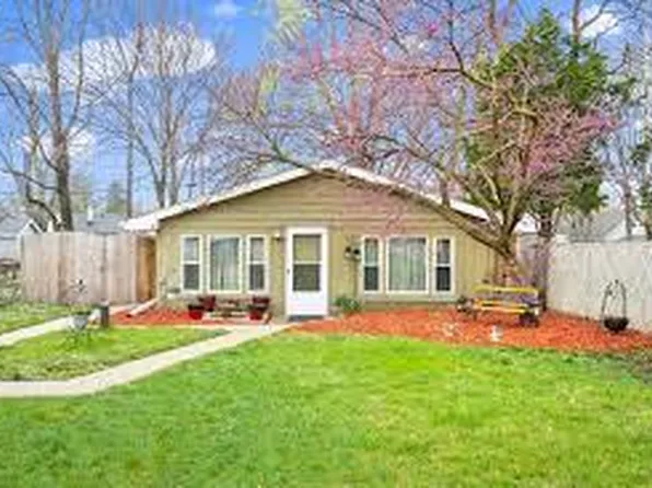 18 NE Circle Dr, Joliet, IL 60433