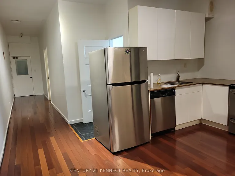 181 Augusta Ave #2 — Photo 20
