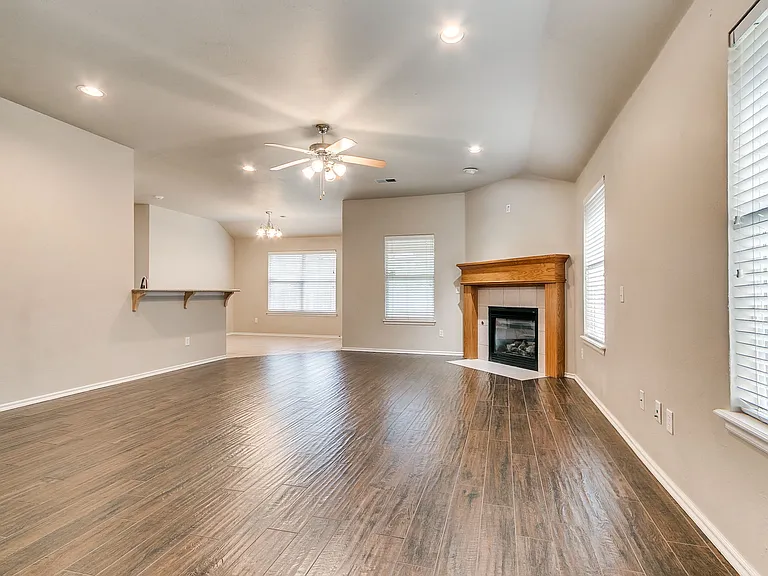 2109 Bradford Way — Photo 2