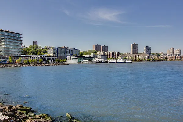 Sold by Nestseekers | media 17