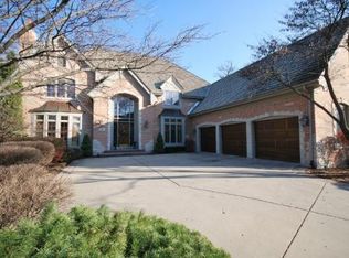 2802 Royal Fox Dr, St Charles, IL 60174