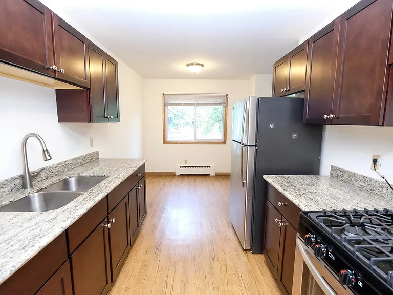 Pleasant Ave Apartments — Photo 27