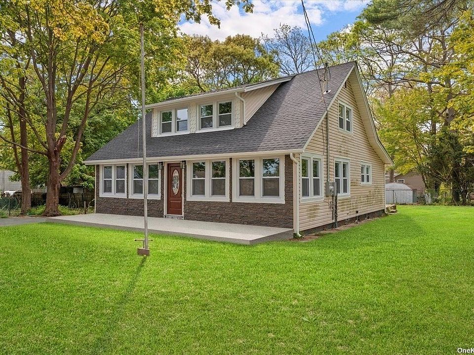 1st image of 154 Patchogue Ave