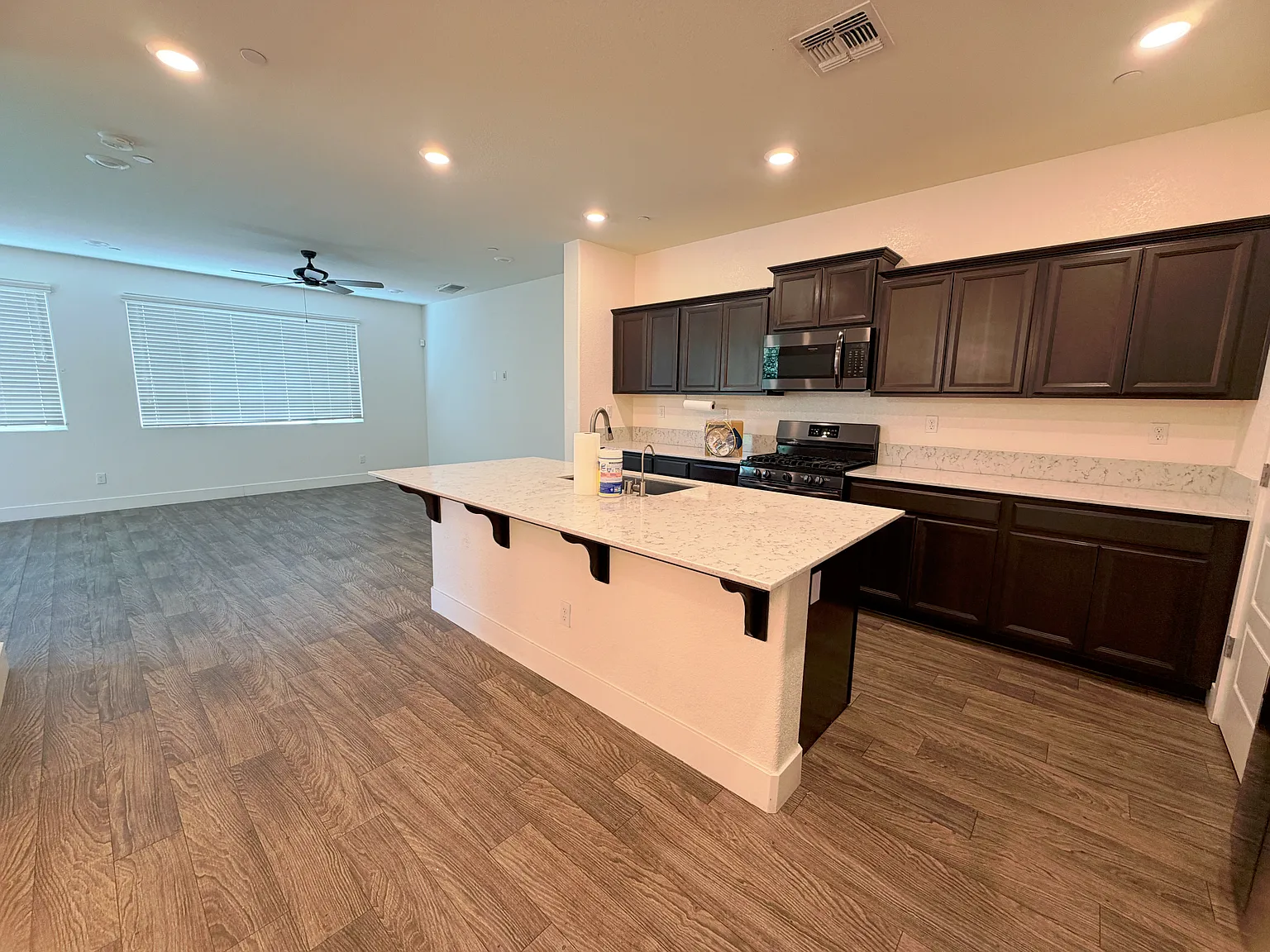5 bed, 2502 sqft, $650 — Photo 2