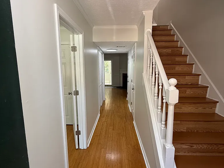 5639 Executive Way — Photo 2
