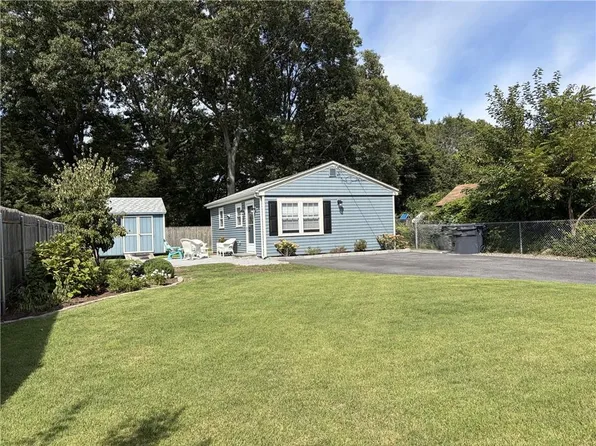 103 Darrow Dr, Warwick, RI 02886