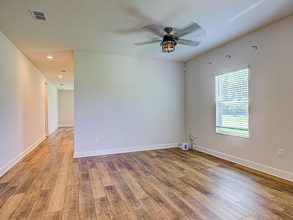3rd image of 20 Falcon Ridge Rd