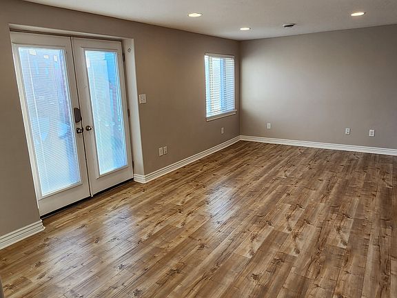2nd image of 601 W Canteloupe Ct