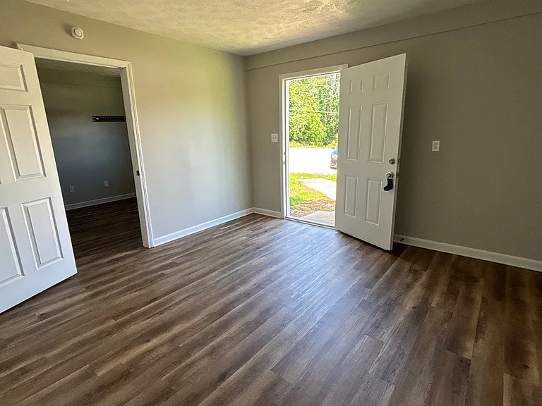 144 Sarah Cir #14 — Photo 9