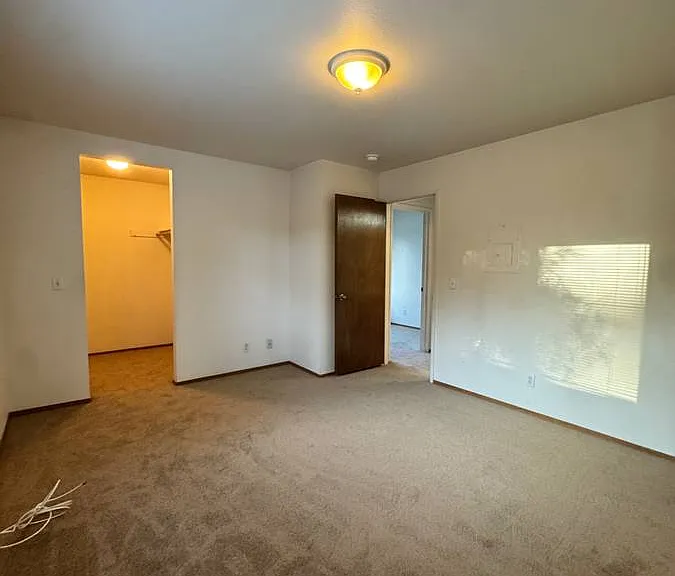 1407 Mission Blvd — Photo 6