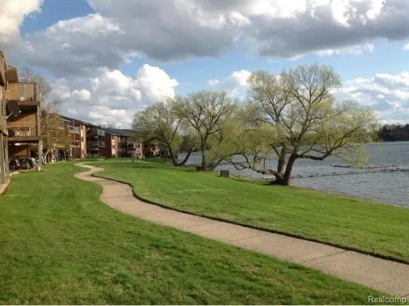 1936 Klingensmith Rd Unit 53B, Bloomfield Hills, MI 48302