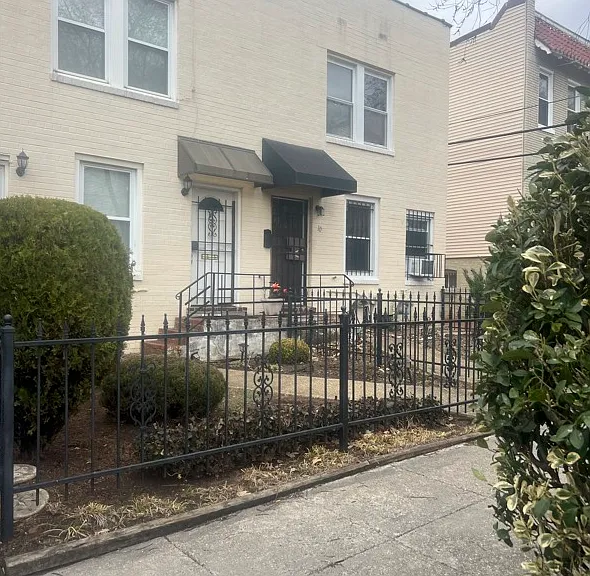 10 Channing St NE — Photo 19