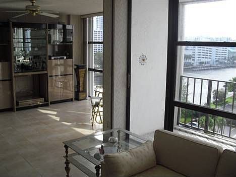 1st image of 800 Parkview Dr APT 918