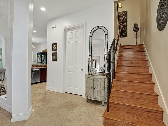 3rd image of 1127 N Victoria Park Road