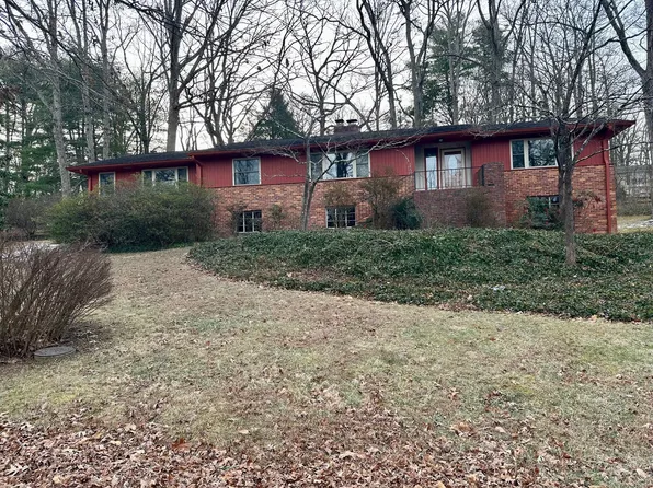 302 Arrow Dr, Signal Mountain, TN 37377