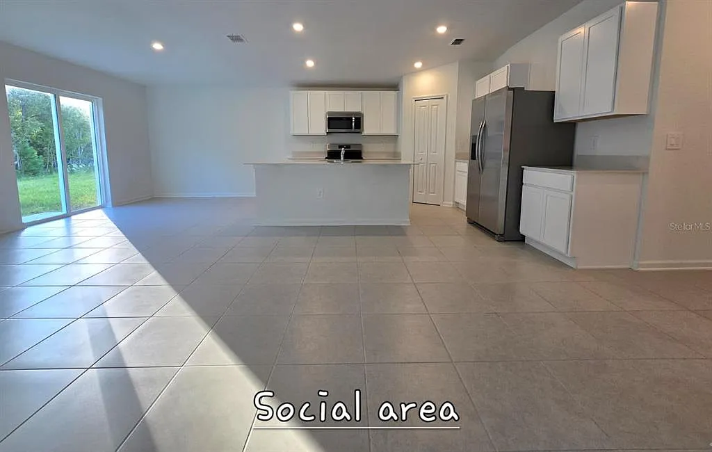 4 bed, 2.0 bath, 2250 sqft, $2,200 — Photo 2