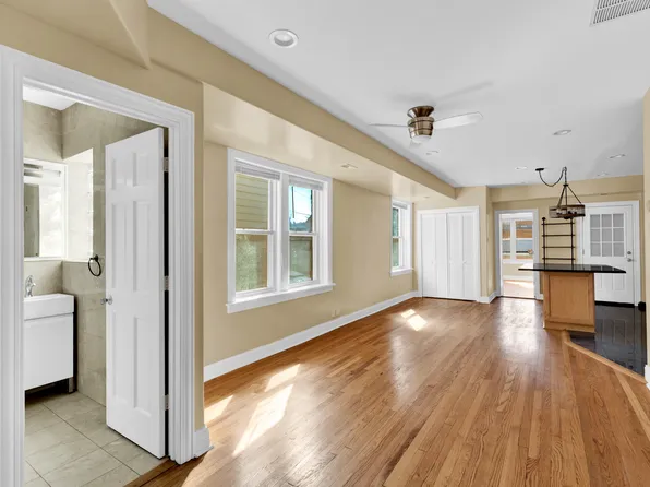 2839 W Nelson St APT 2, Chicago, IL 60618