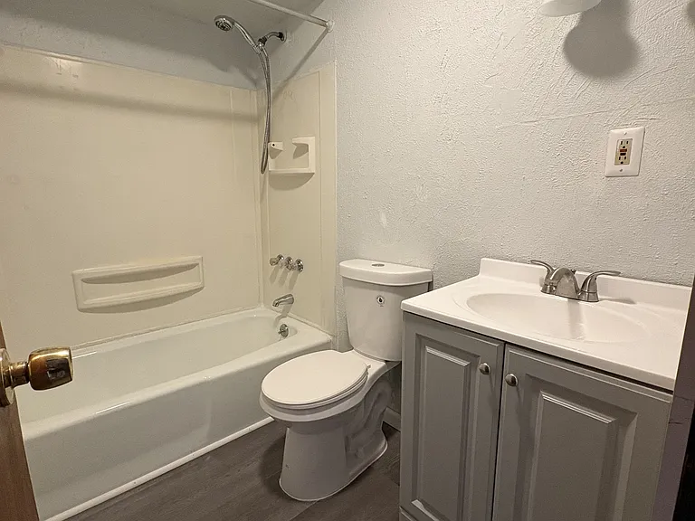 563 Washington Ave — Photo 12
