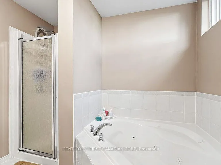 1841 Foxwood Ave #WALKOUT BASEMENT — Photo 7