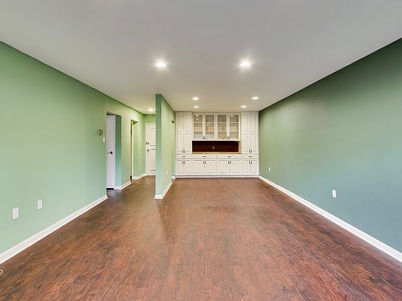 4th image of 7420 Lakeview Dr APT 205