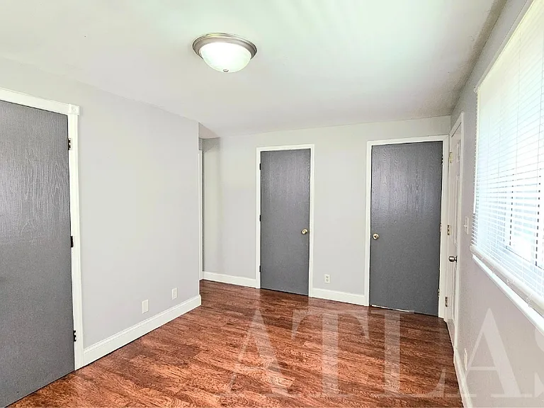 809 Hobart St — Photo 9