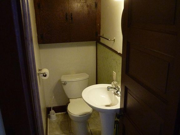 1/2 Bath