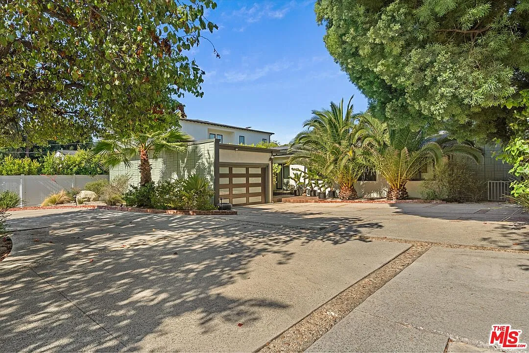 4 bed, 4.0 bath, 2850 sqft, $9,499 — Photo 1