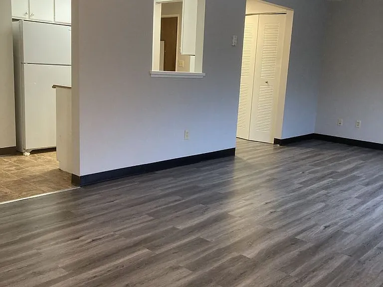 Hillcrest Avenue Apartments — Photo 2